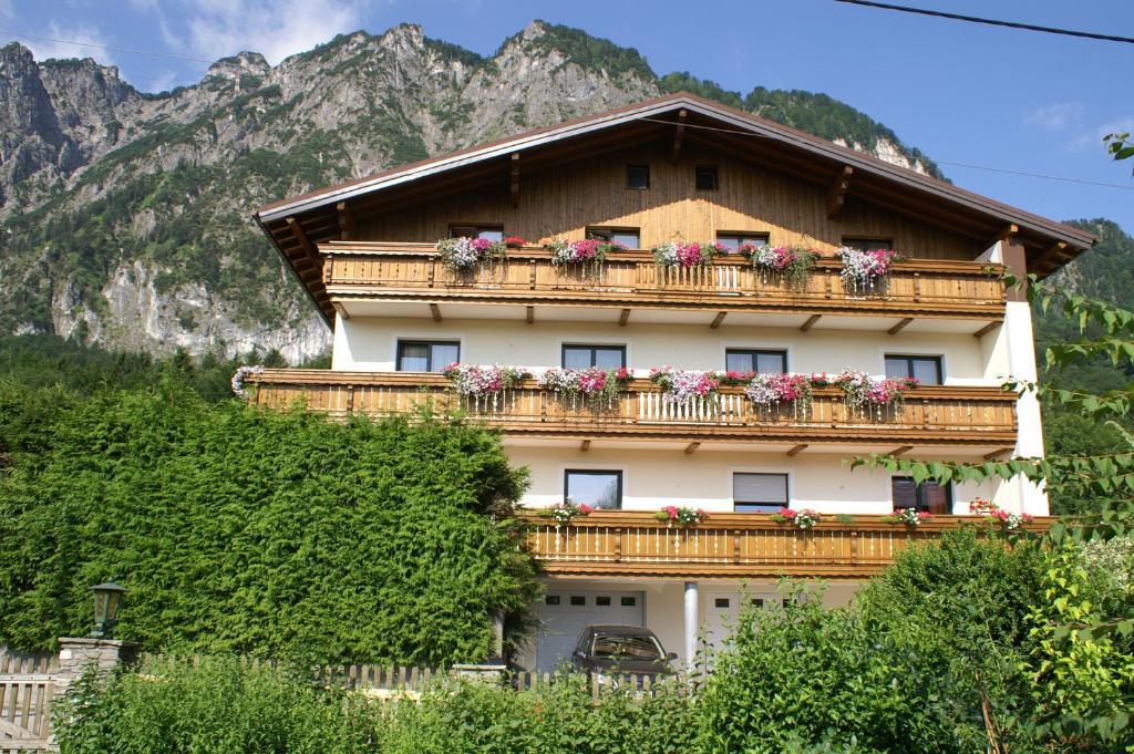 Pension Bergfried Grödig Екстериор снимка